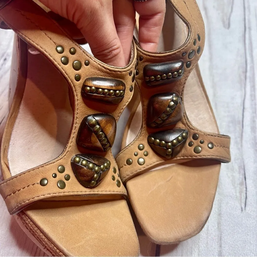 FRYE Bridget Ornament Tan Leather Wedge Heel Sandals Women's Size US 9.5 M 73441 - Image 4