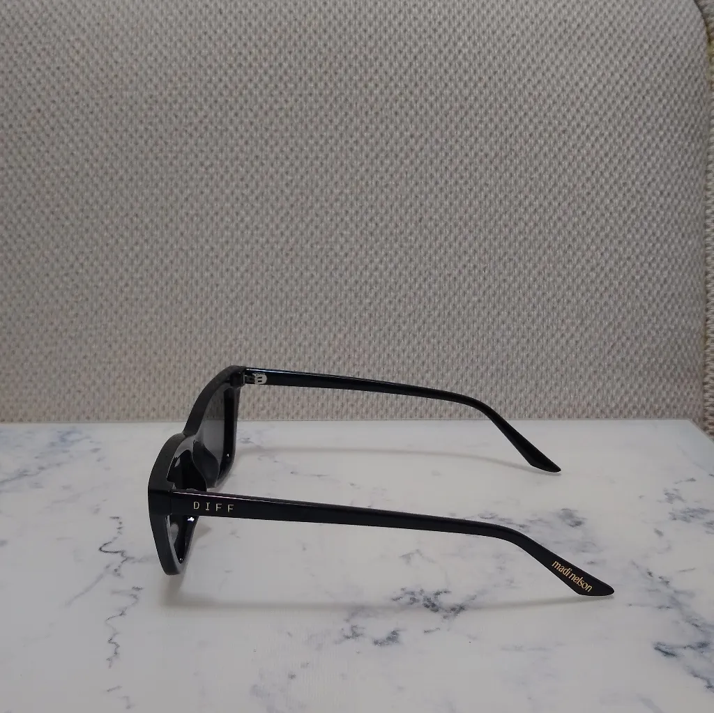 Diff x Madi Nelson The Noah Sunglasses Black Grey Polarized Lenses New In Box - Image 5