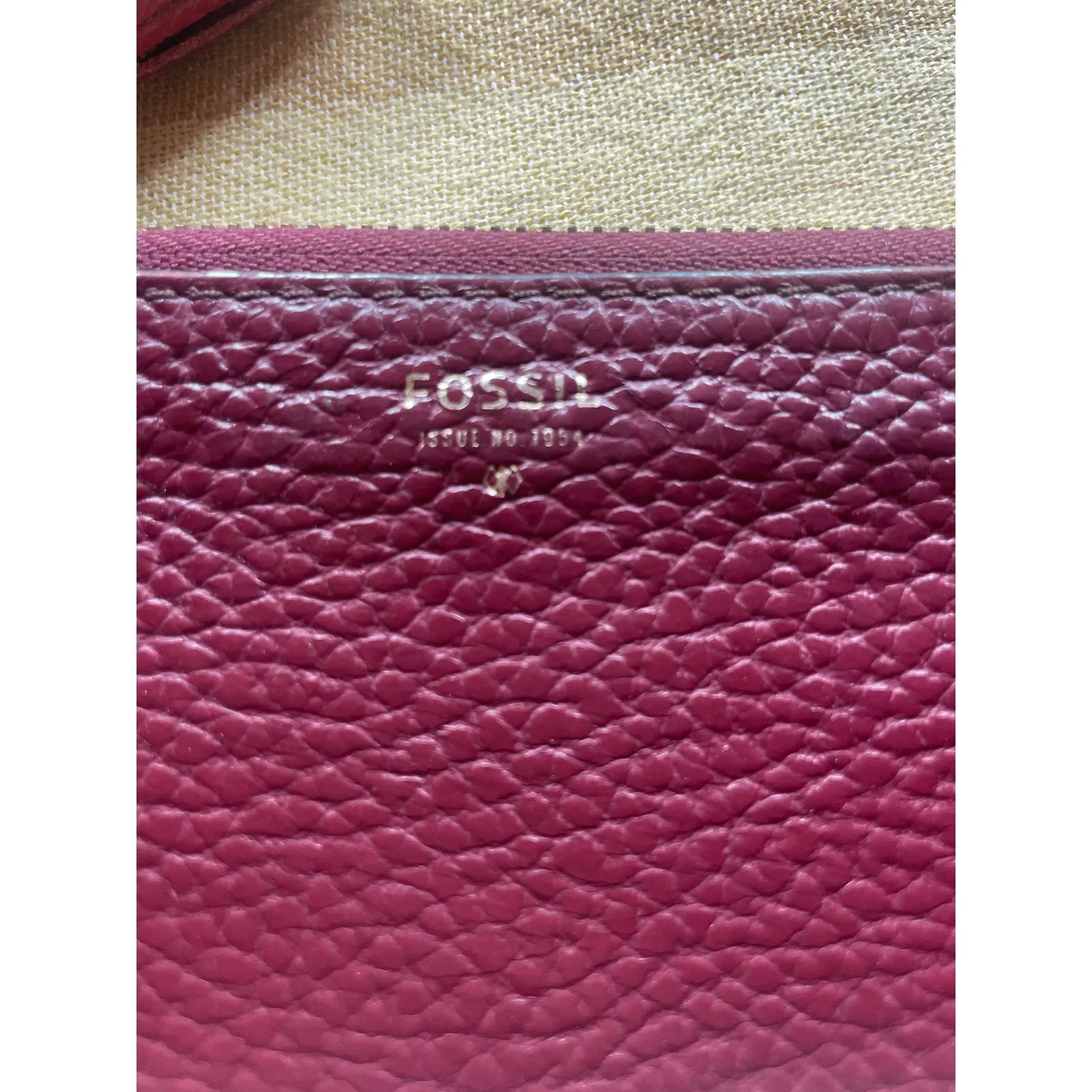 Vintage Y2K FOSSIL Burgundy Zip Wristlet Mini Bag Purse Pebbled Leather Wallet - Image 2