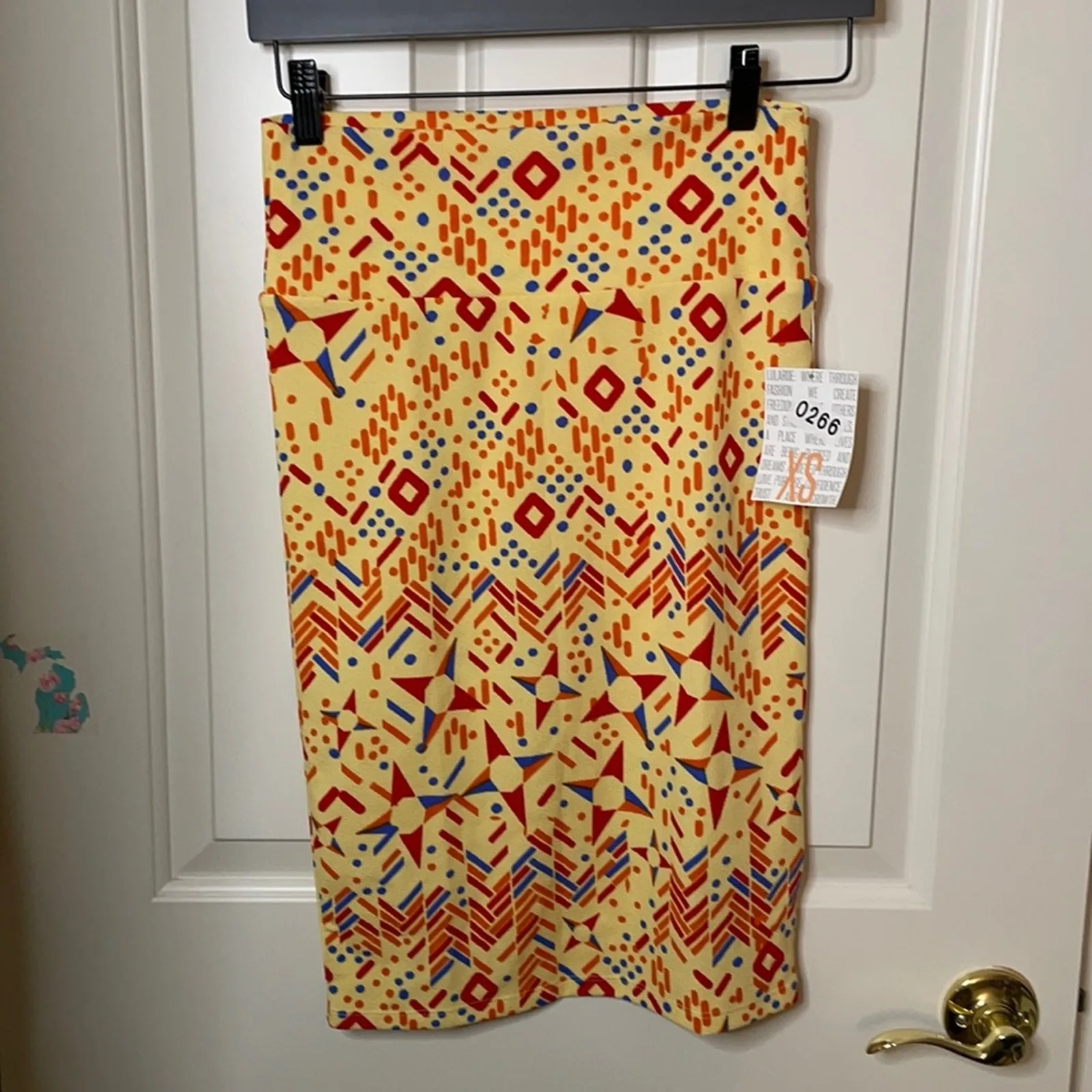 Lularoe yellow skirt pattern XS - Image 5