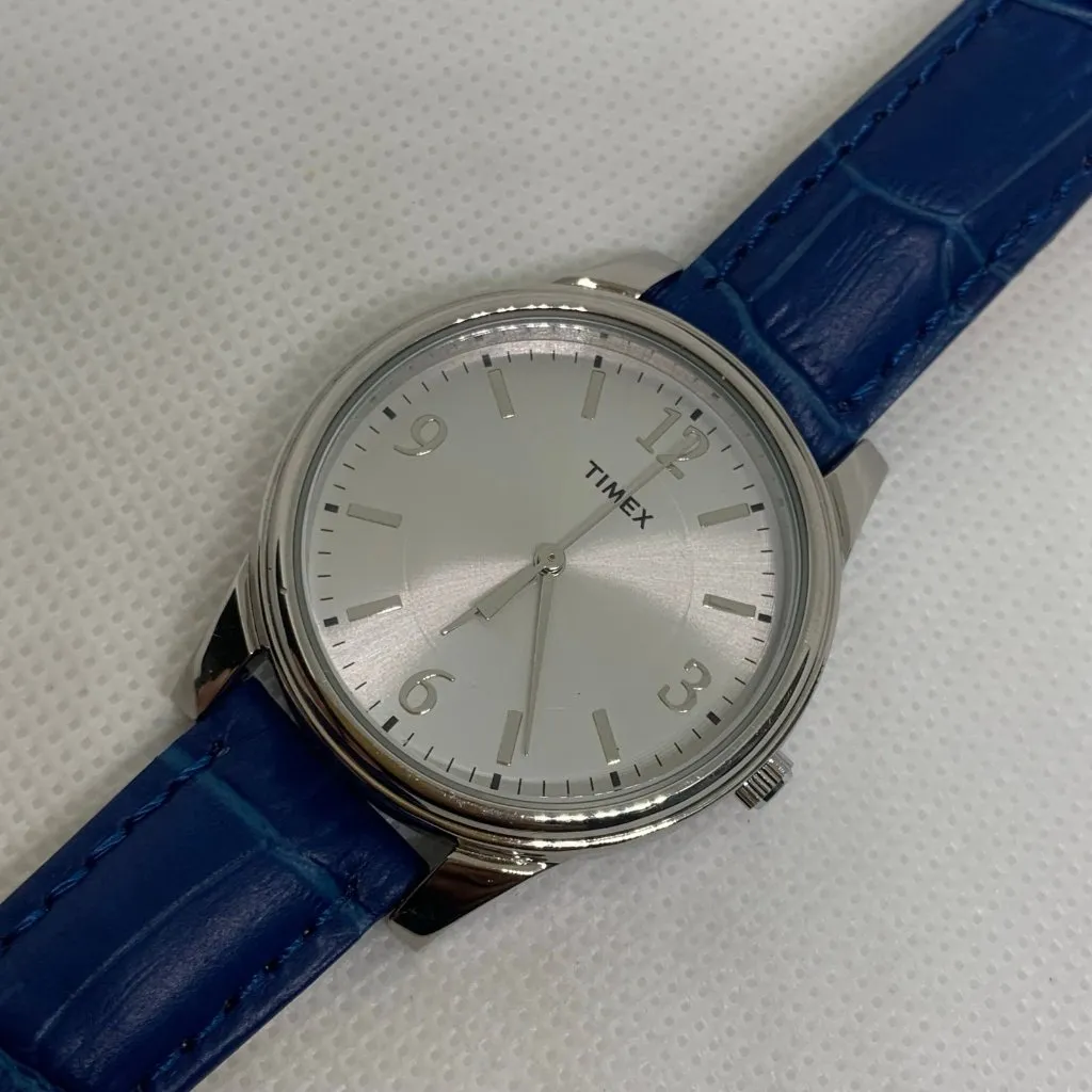 Timex women watch T2P093 silver tone 35mm round case 30MWR running - Image 2