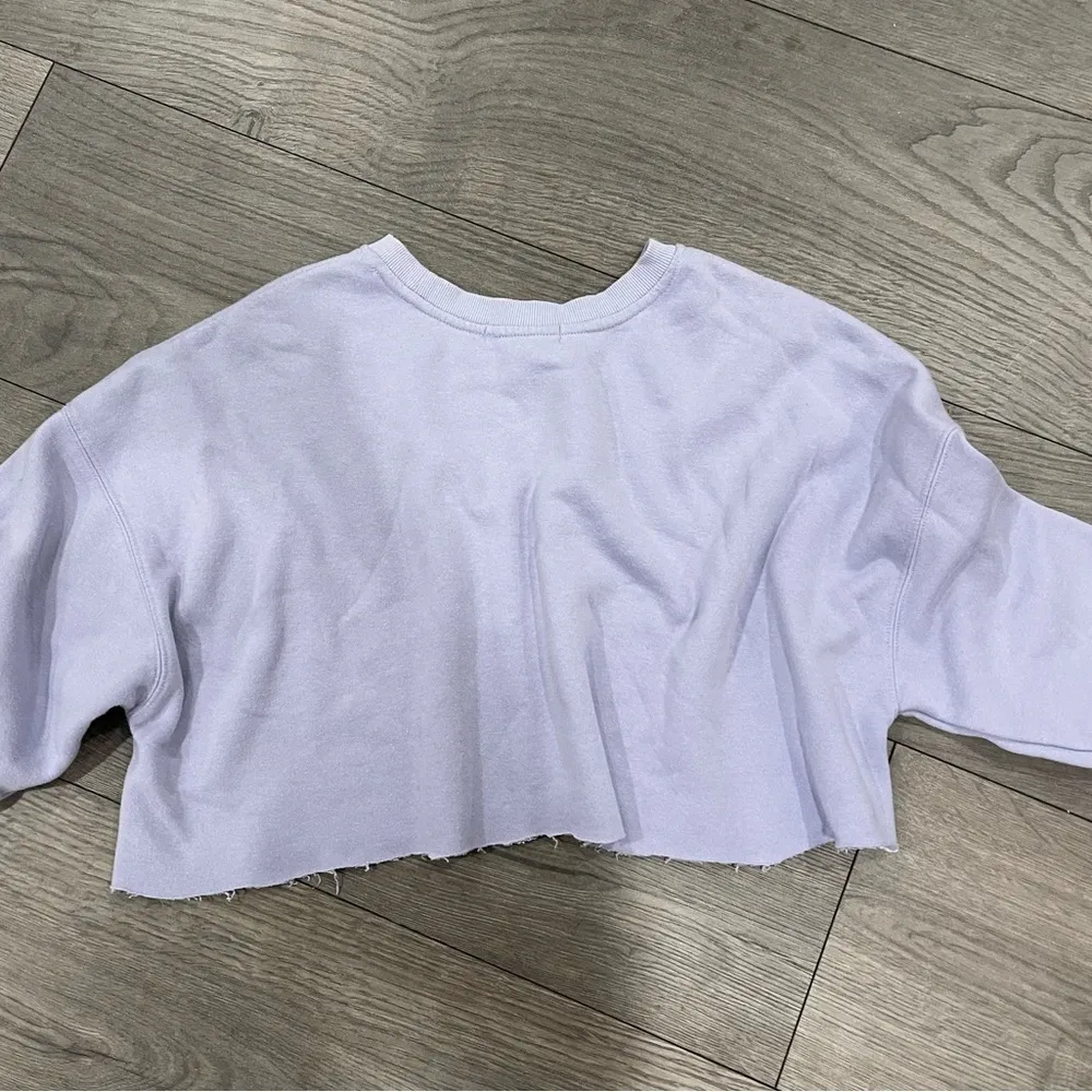 F21 cropped crewneck - Image 3