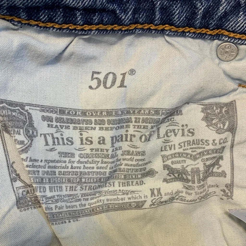 Levi’s women’s 501 jeans sz 32 straight high rise medium wash button fly casual - Image 3