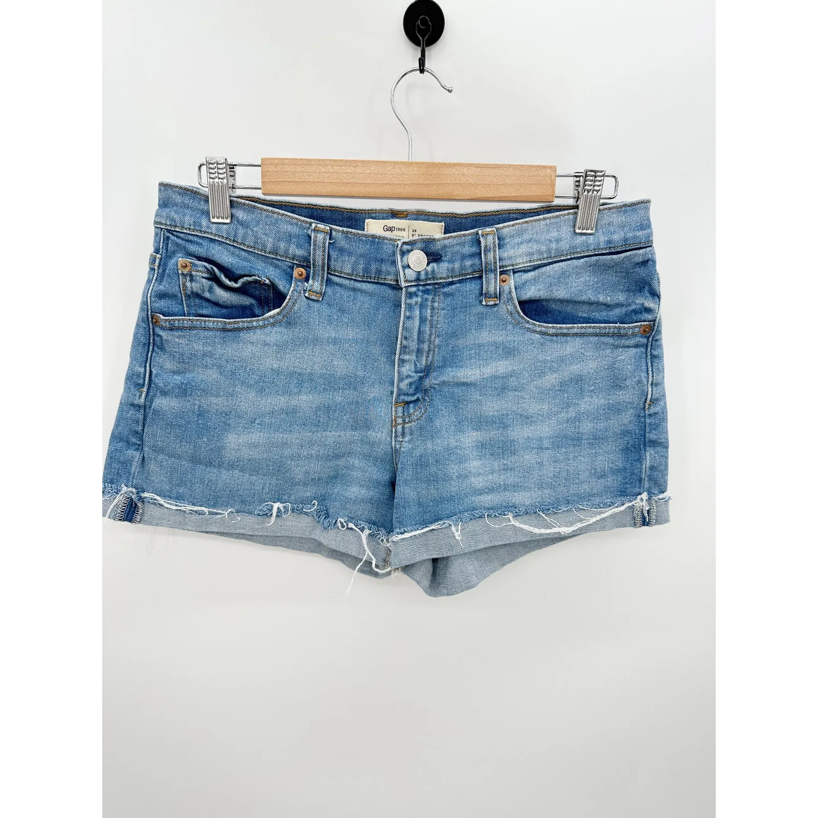 GAP‎ 3" Light Wash Blue Denim Rolled Cuff Cotton Blend Shorts Women's Size 28 - Image 7