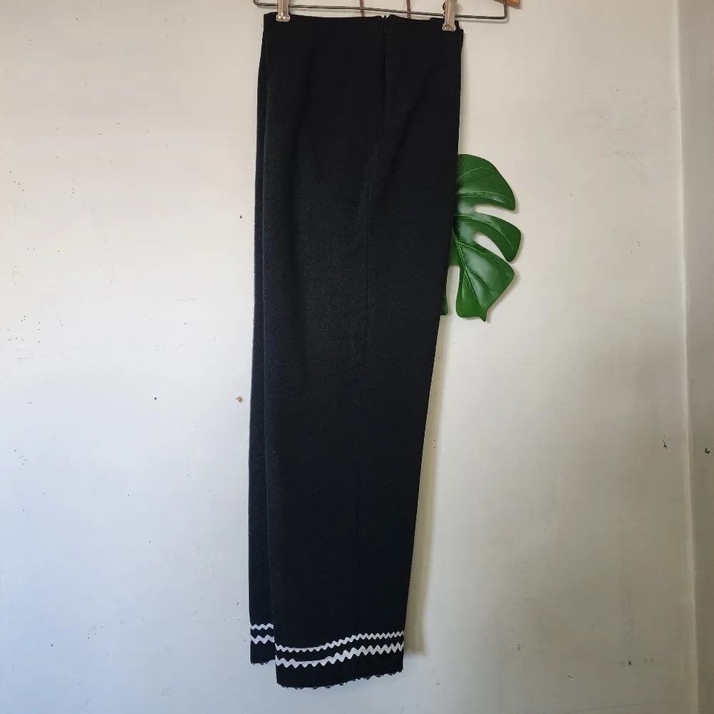 Talbots Black Cropped Capri Pants with White Trim - Image 6