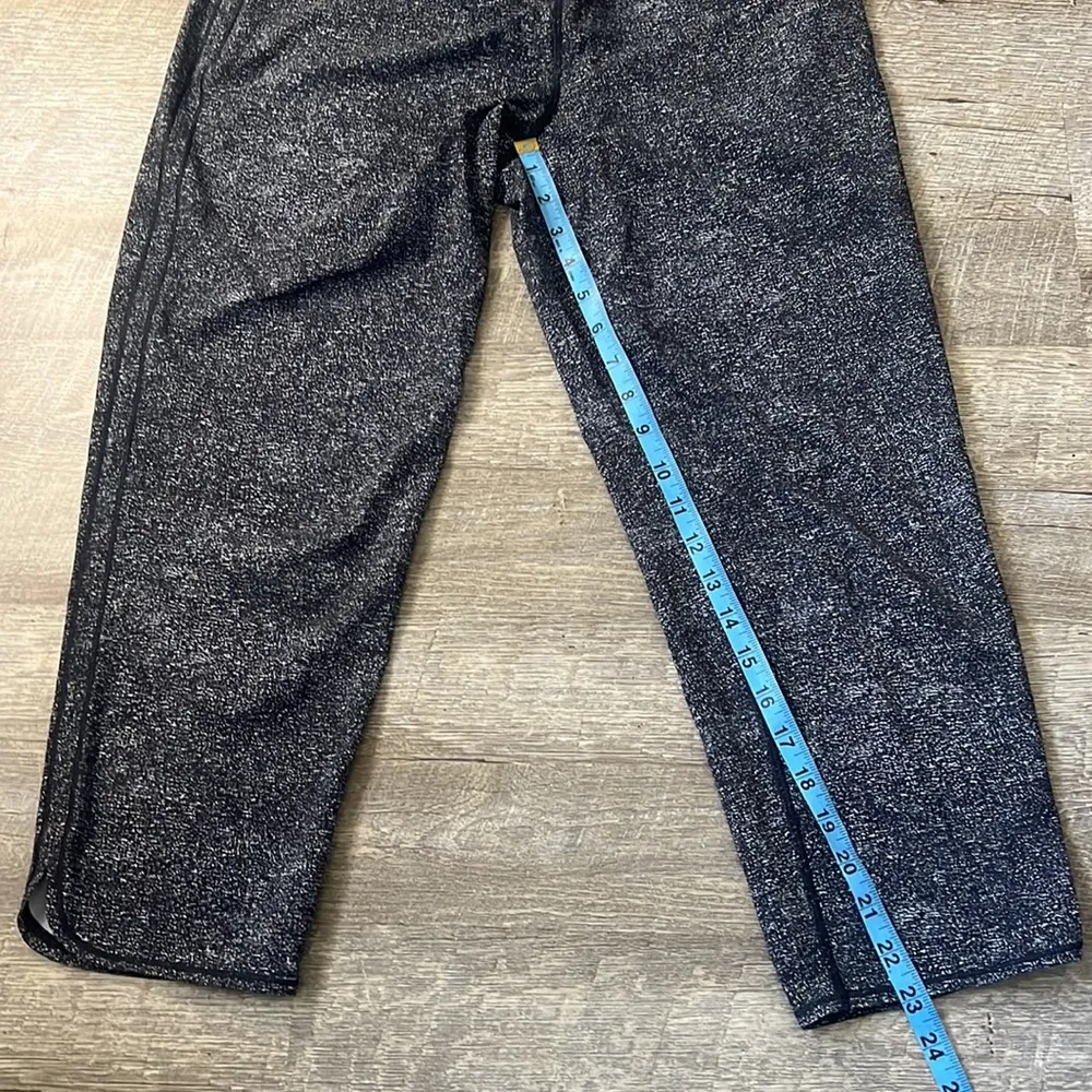 Lululemon Athletica Keep It Classic In Crop White Noise Alpine White Black SZ 4 - Image 3