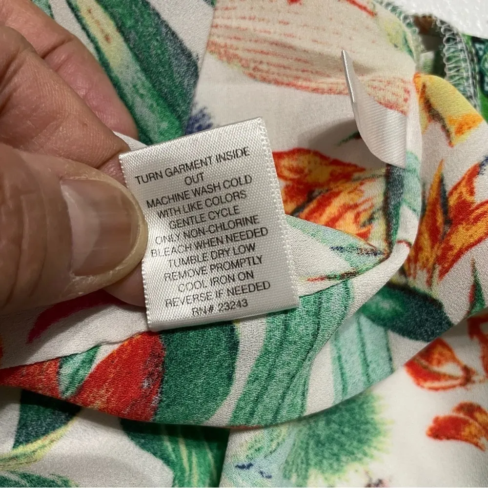 Soho NEW YORK & COMPANY Sleeveless tropical floral top size M Green Size M - Image 8