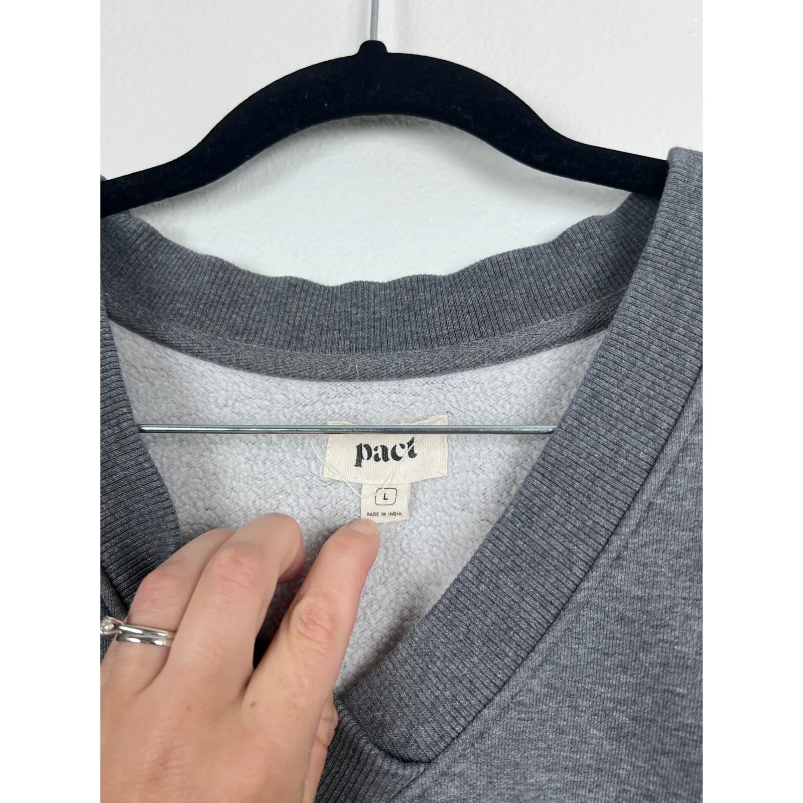 Pact Women's V Neck Pullover Sweatshirt Gray Sz‎ L - Image 4