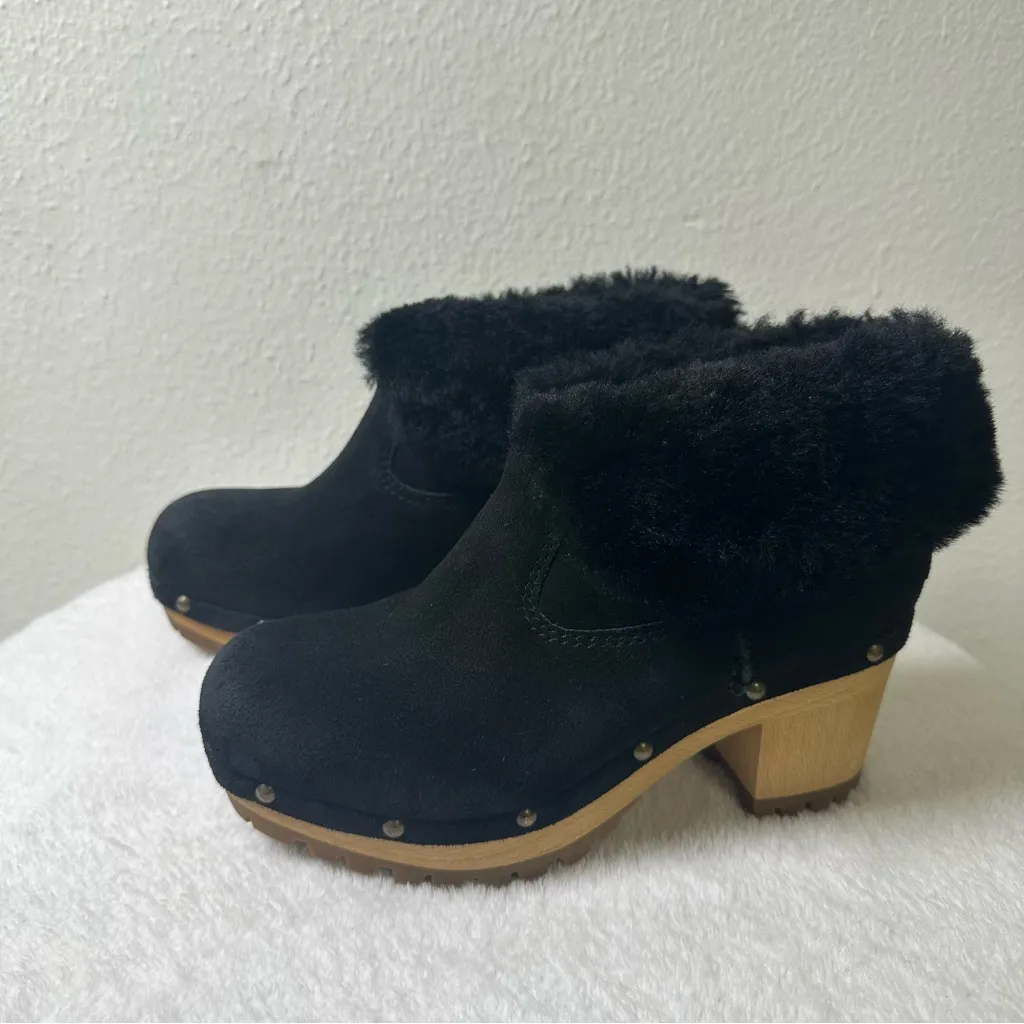 UGG Thebes Black Suede Clog Wooden Bootie Mules with Faux Fur Trim - Image 2