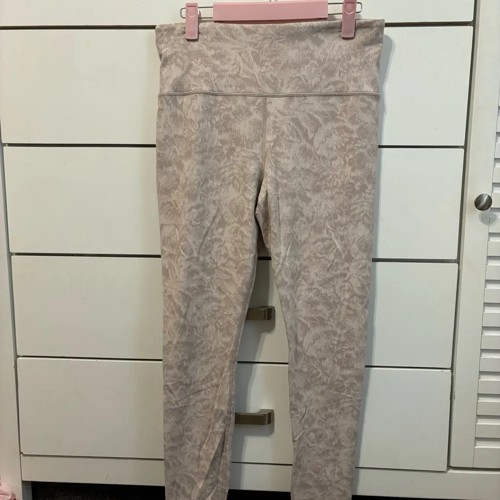 Athleta Elation Textured Leggings Frosted Floral Velvety Pink/ Icelandic Mineral - Image 3