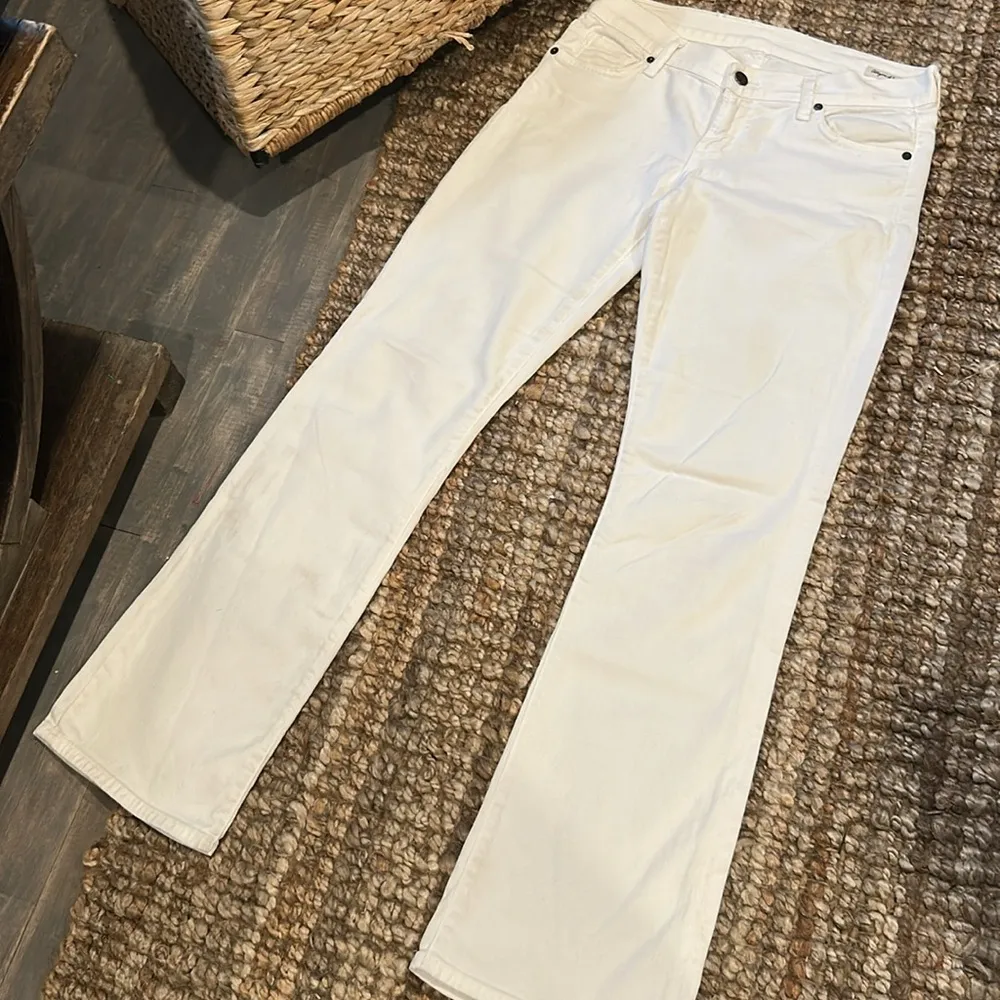 Citizens of Humanity Women’s White Low Waisted Flare Jean 
Size 29 - Image 2