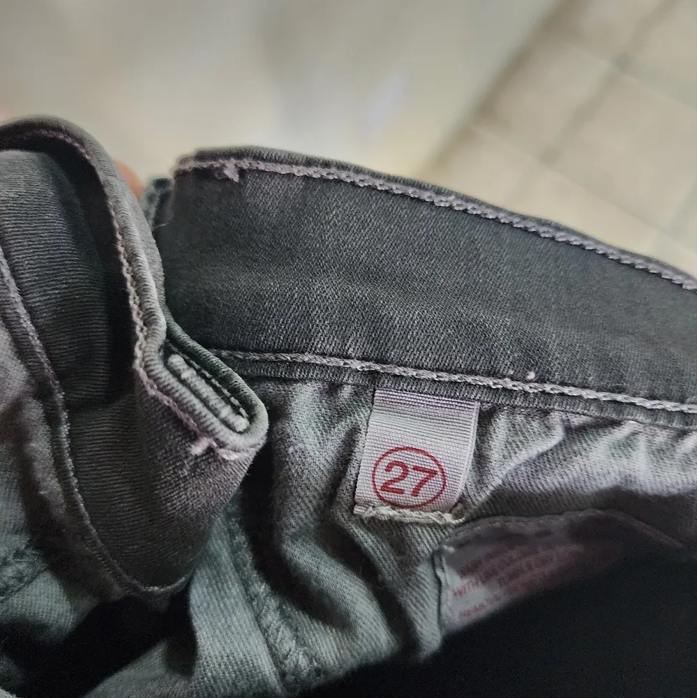 J Brand skinny dare jeans size 27 - Image 4