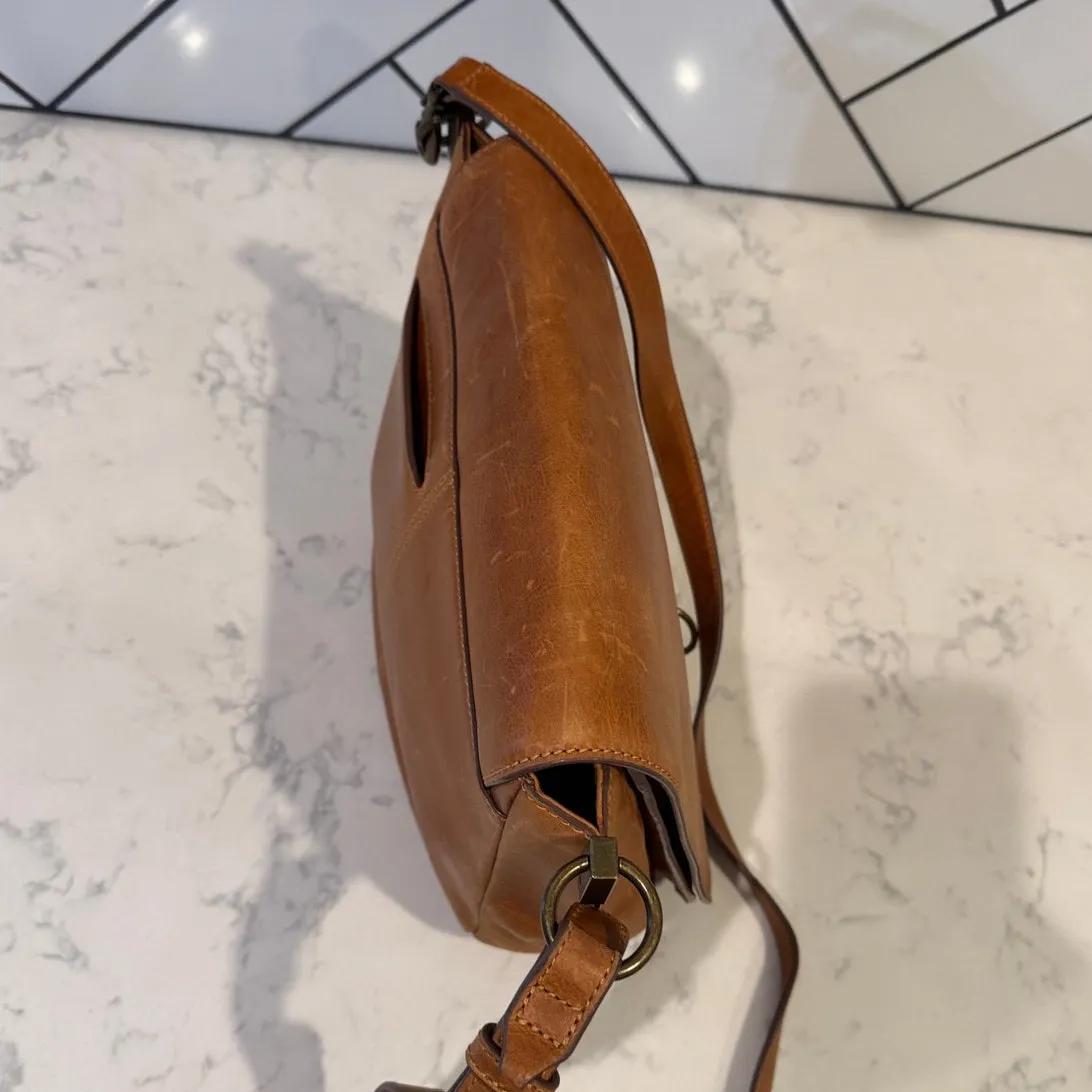 Frye Farrah saddle crossbody bag in cognac leather neutral western bohemian - Image 8