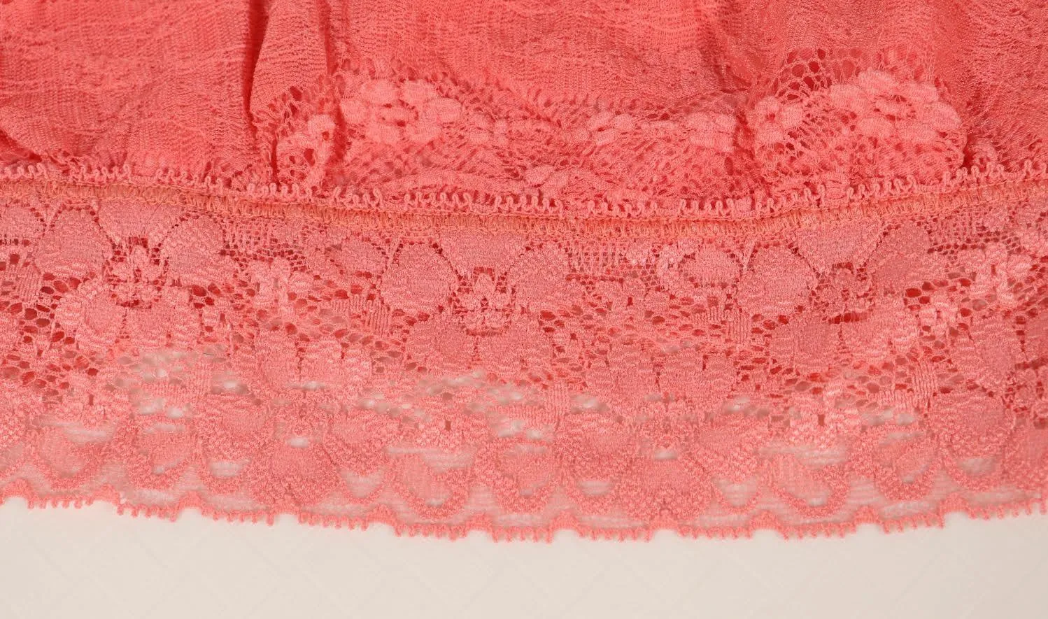 NWT  Scalloped lace pink Lemon - Image 4