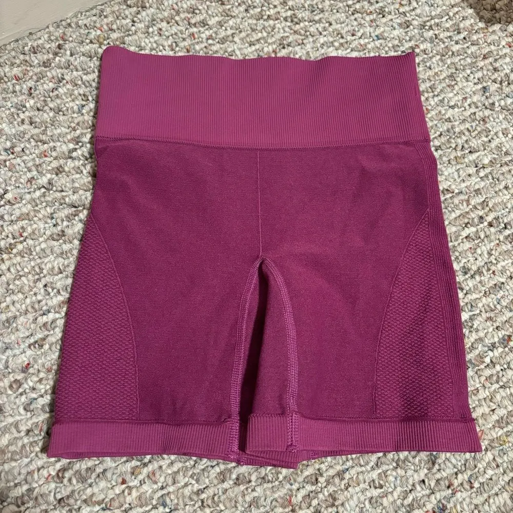 Lululemon Sculpt Short Ultra Violet- Size Small - Image 5