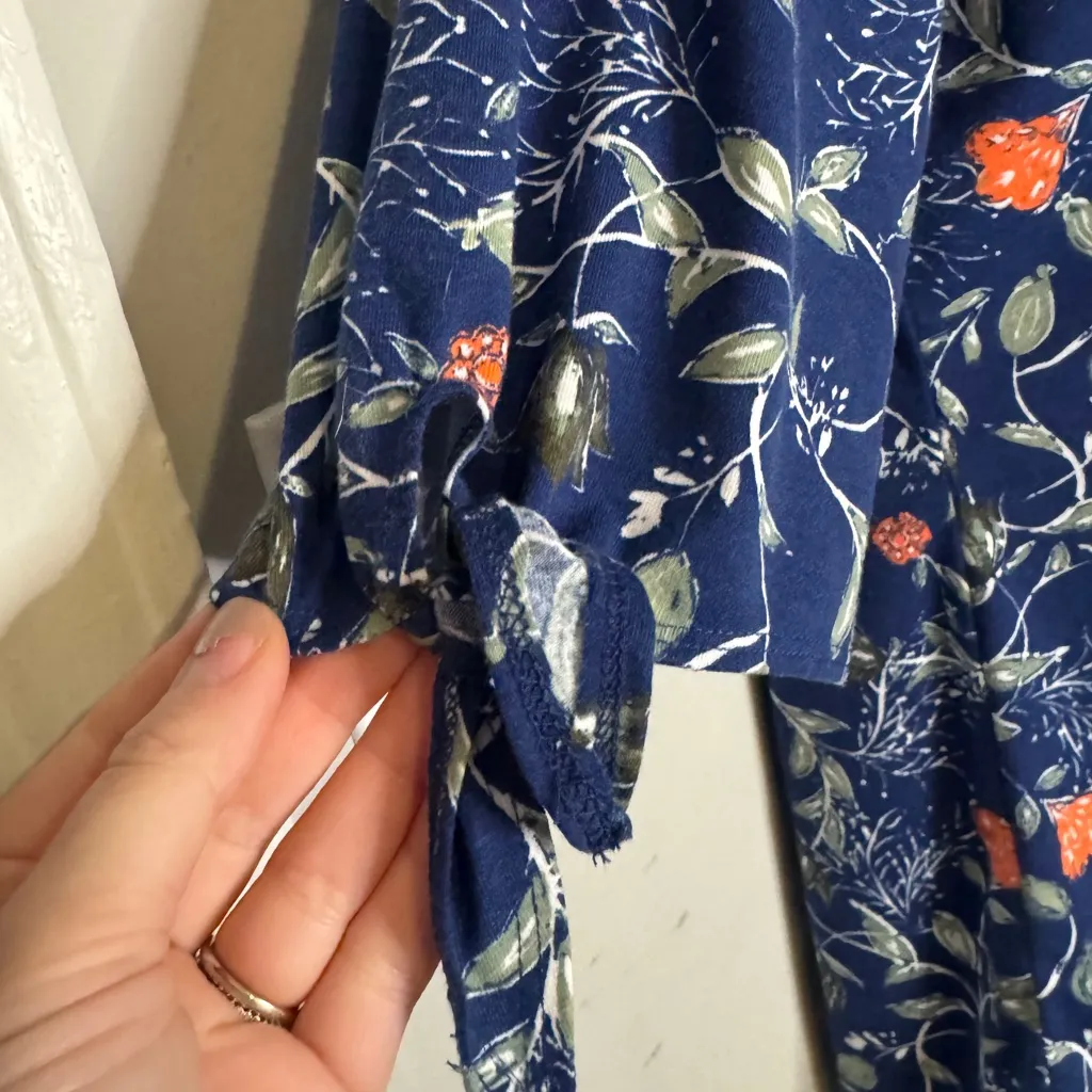 West Loop Blue and Orange Floral Short Sleeve Top - Image 3