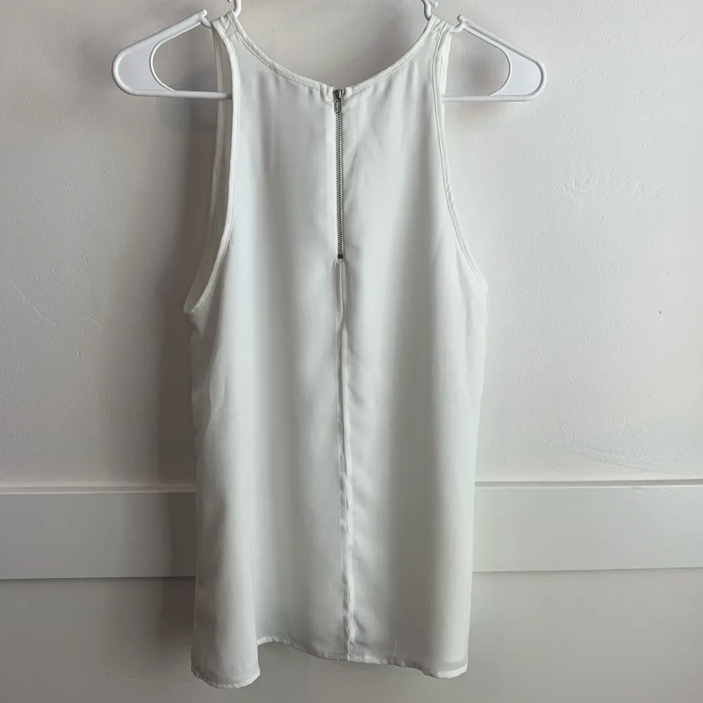 Gianni Bini White Zip Back Sleeveless Blouse - Image 2