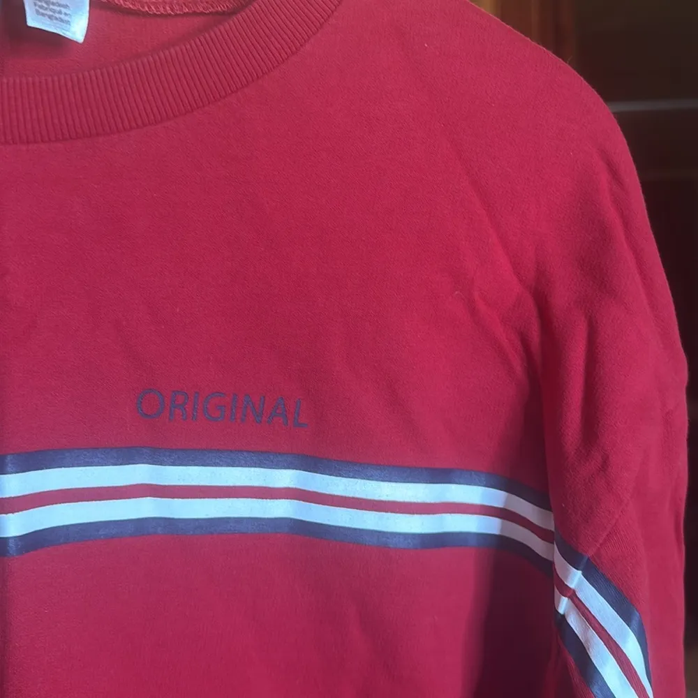 Divided H&M Red Long Sleeve 100% Cotton Tee with Stripe Size Medium - Image 3