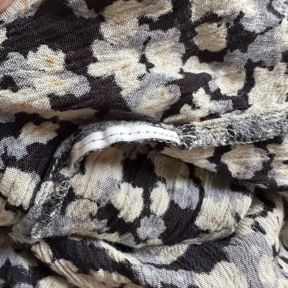 Billabong Crop Top Floral Long Sleeve Rayon Black Boho Indie Y2K Babydoll - Image 6