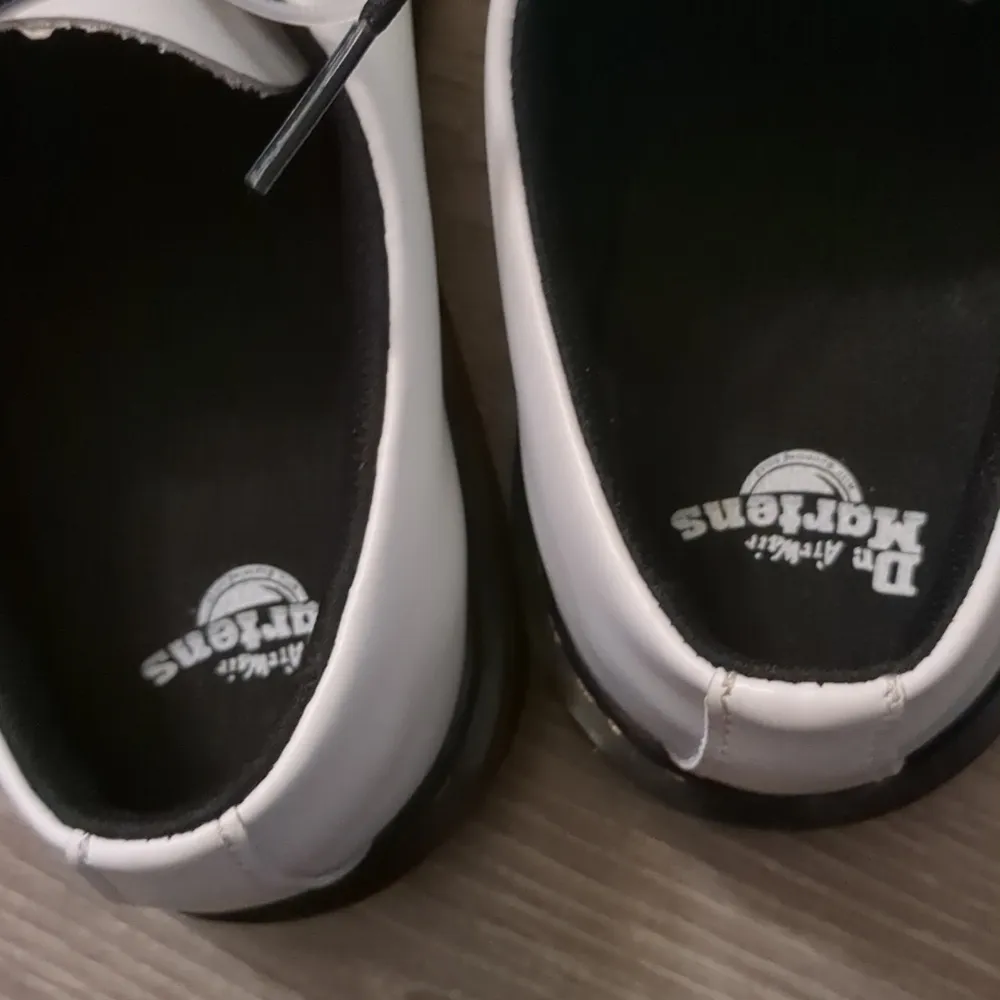 Dr. Martens 1461 NWOT White Smooth 3 Eyelet Shoe size 7 - Image 3