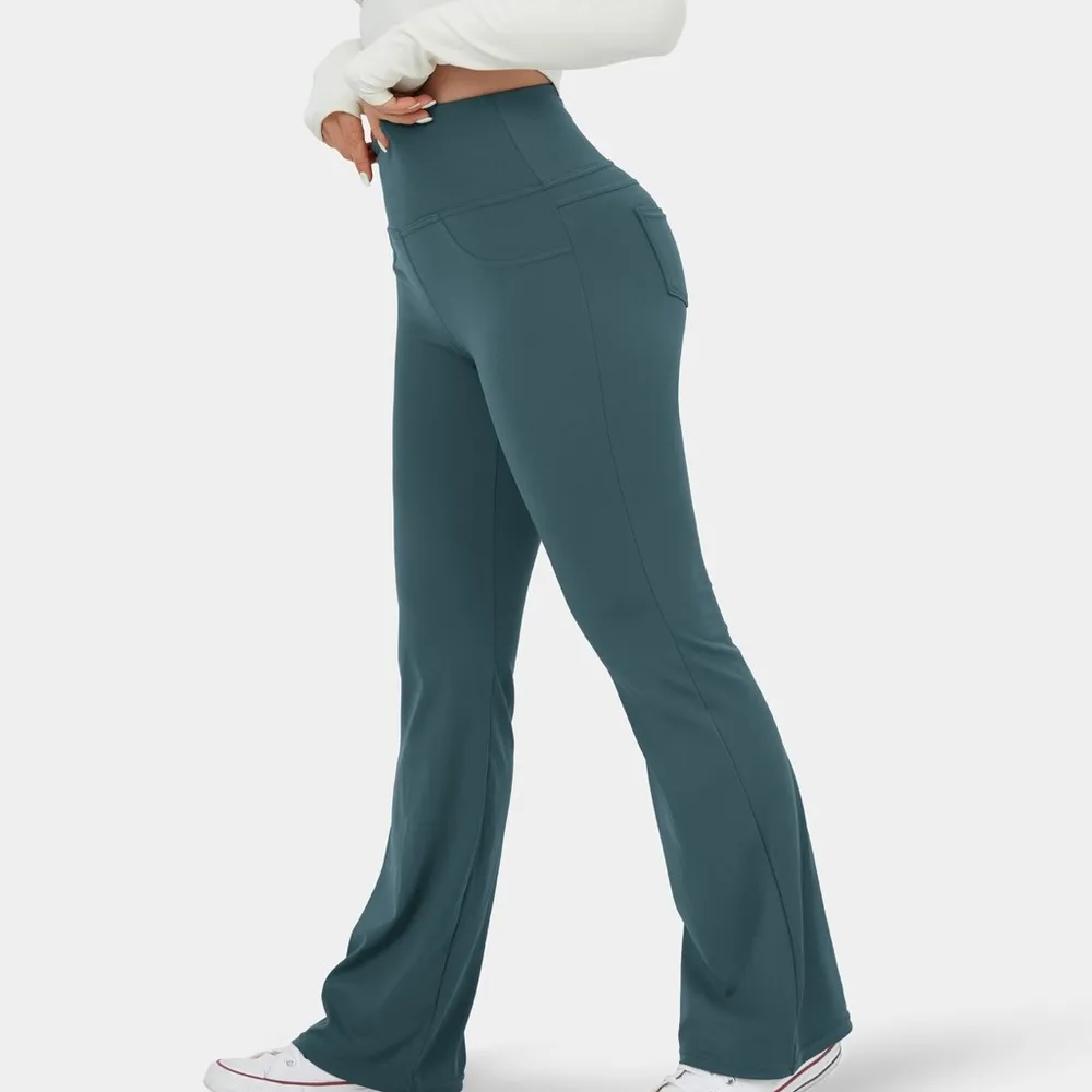 05H3- High Waisted Back Pocket Flare Yoga Leggings. Size Small - Image 2