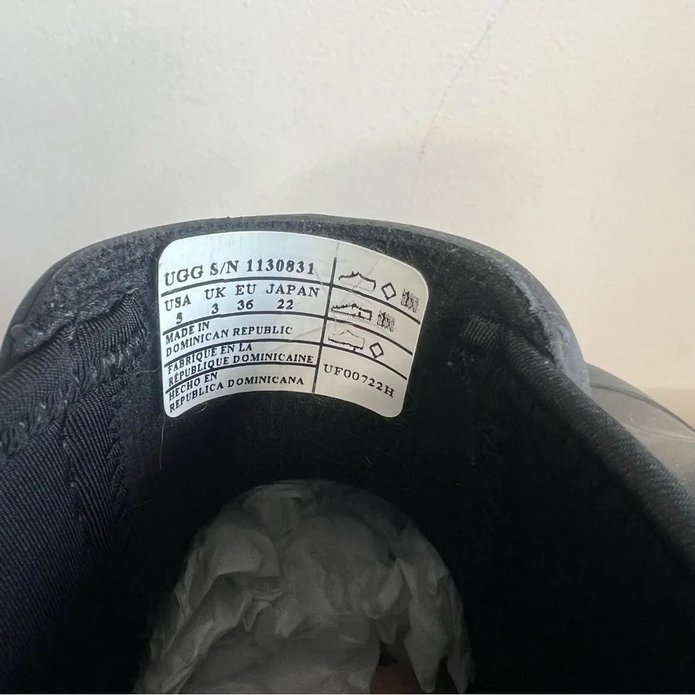 UGG Waterproof Droplet Women's Black Boot Size 5 #1110 - Image 7