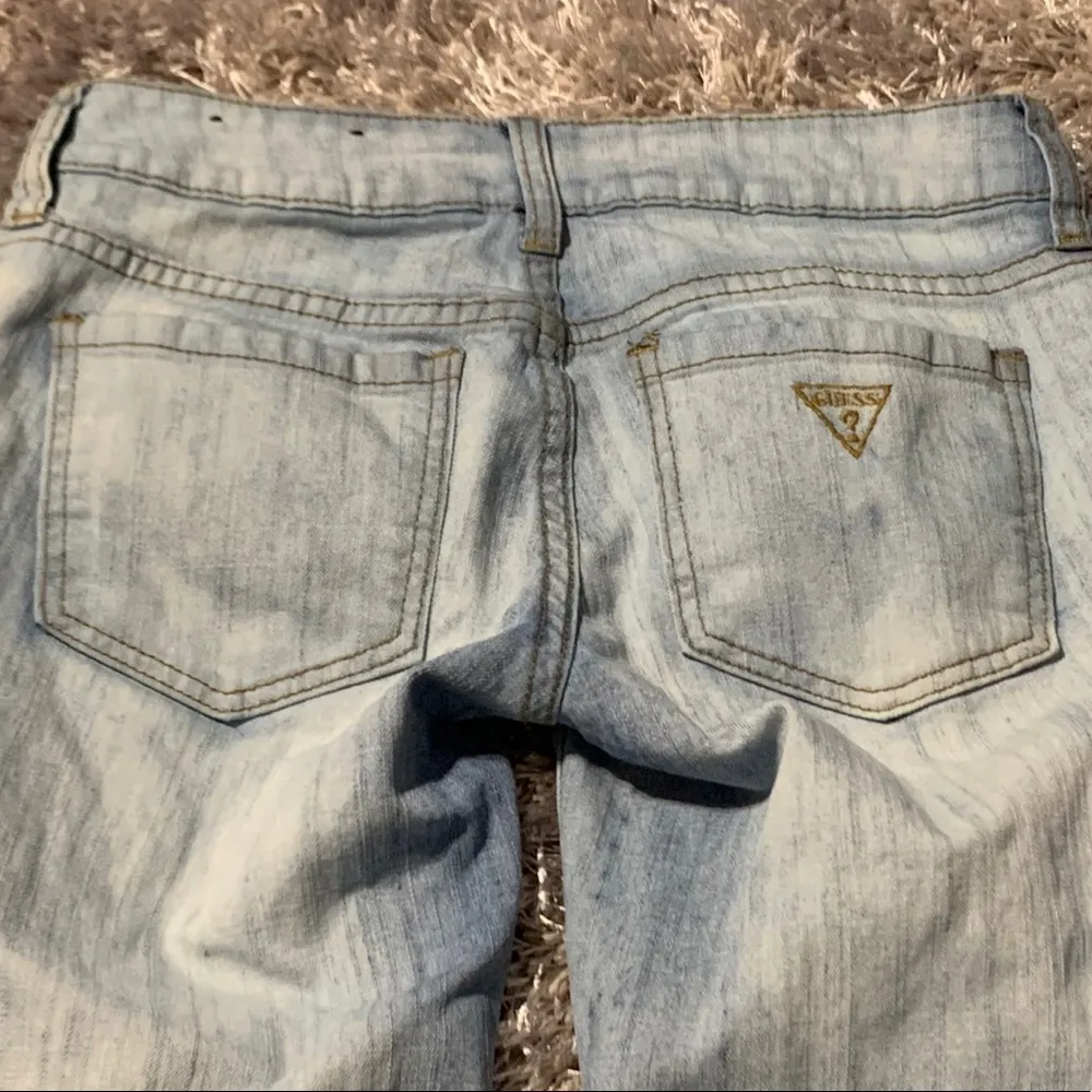 Guess Light Wash Capri Distressed Jeans - Image 7