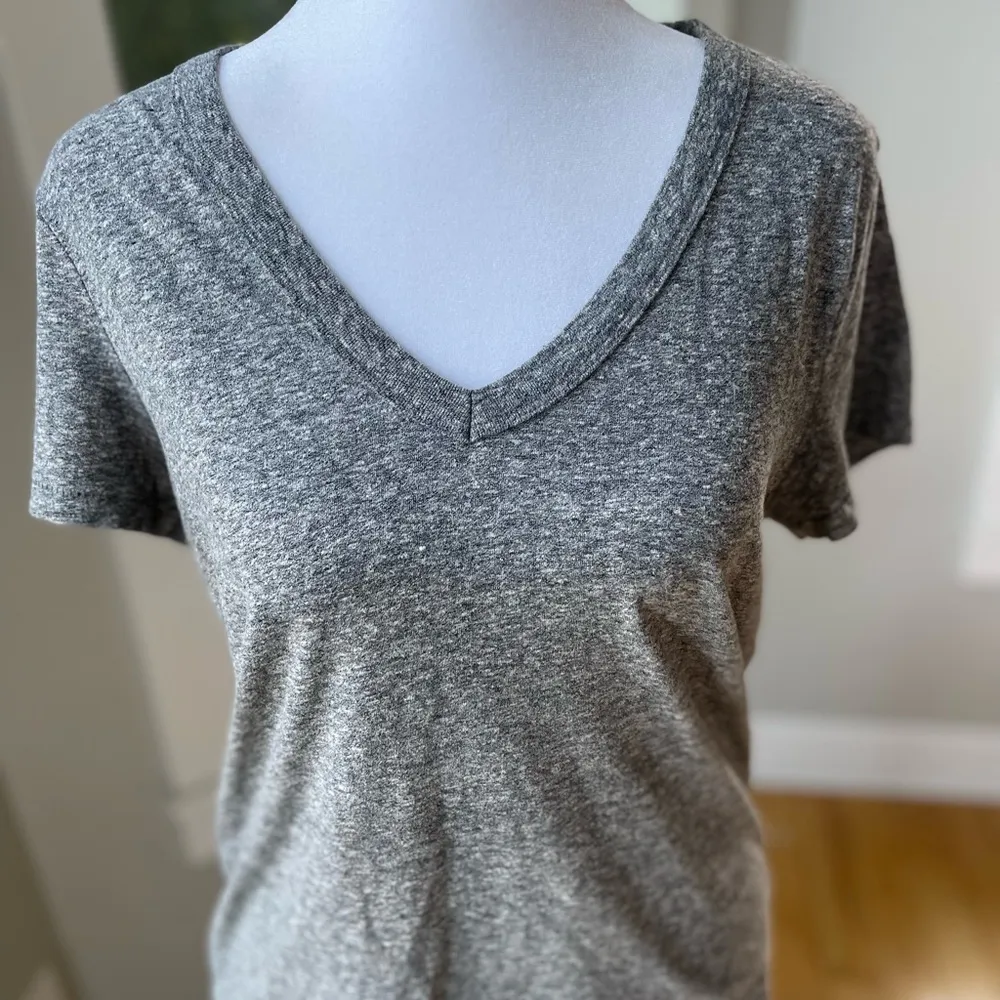 Set/2 Universal Thread Beige Heather Gray V Neck Short Sleeve Tee Shirts S/M - Image 11