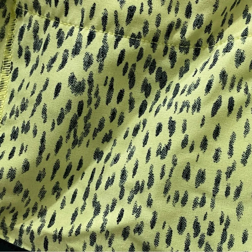 LULULEMON Athletica Hotty Hot Shorts in Dottie Dash Clarity Yellow/Black Size 6 - Image 9