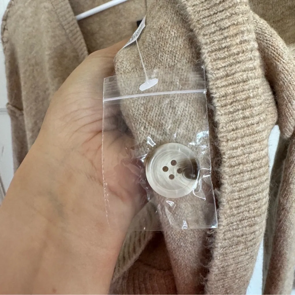 NWT Lulus tan cardigan size medium - Image 9