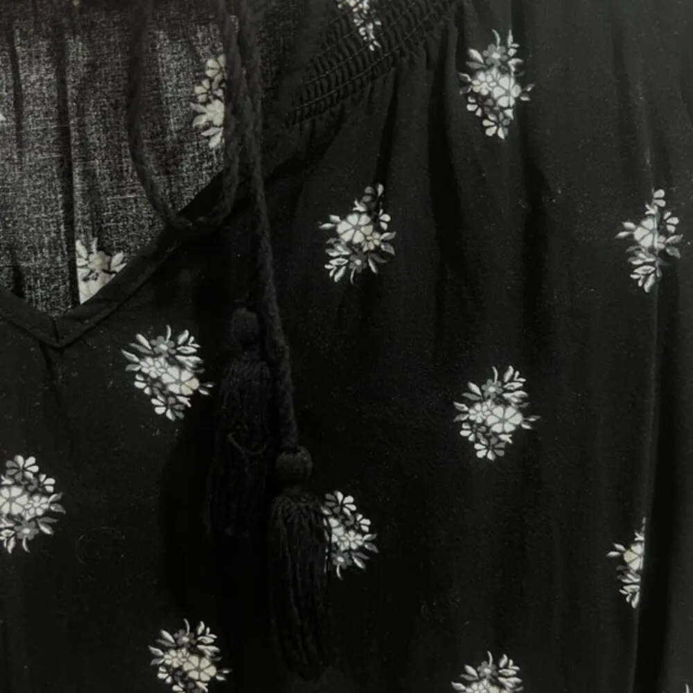 black and white ditsy floral flutter sleeve dress size XS - Image 6