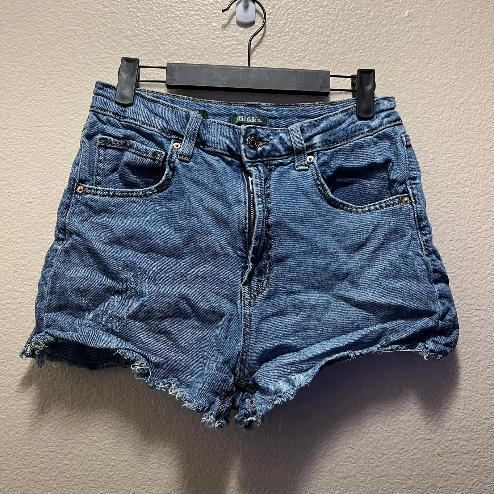 Wild Fable High Rise Mom Shorts Medium Wash Booty Shorts Frayed Cut Off Size 8 - Image 2