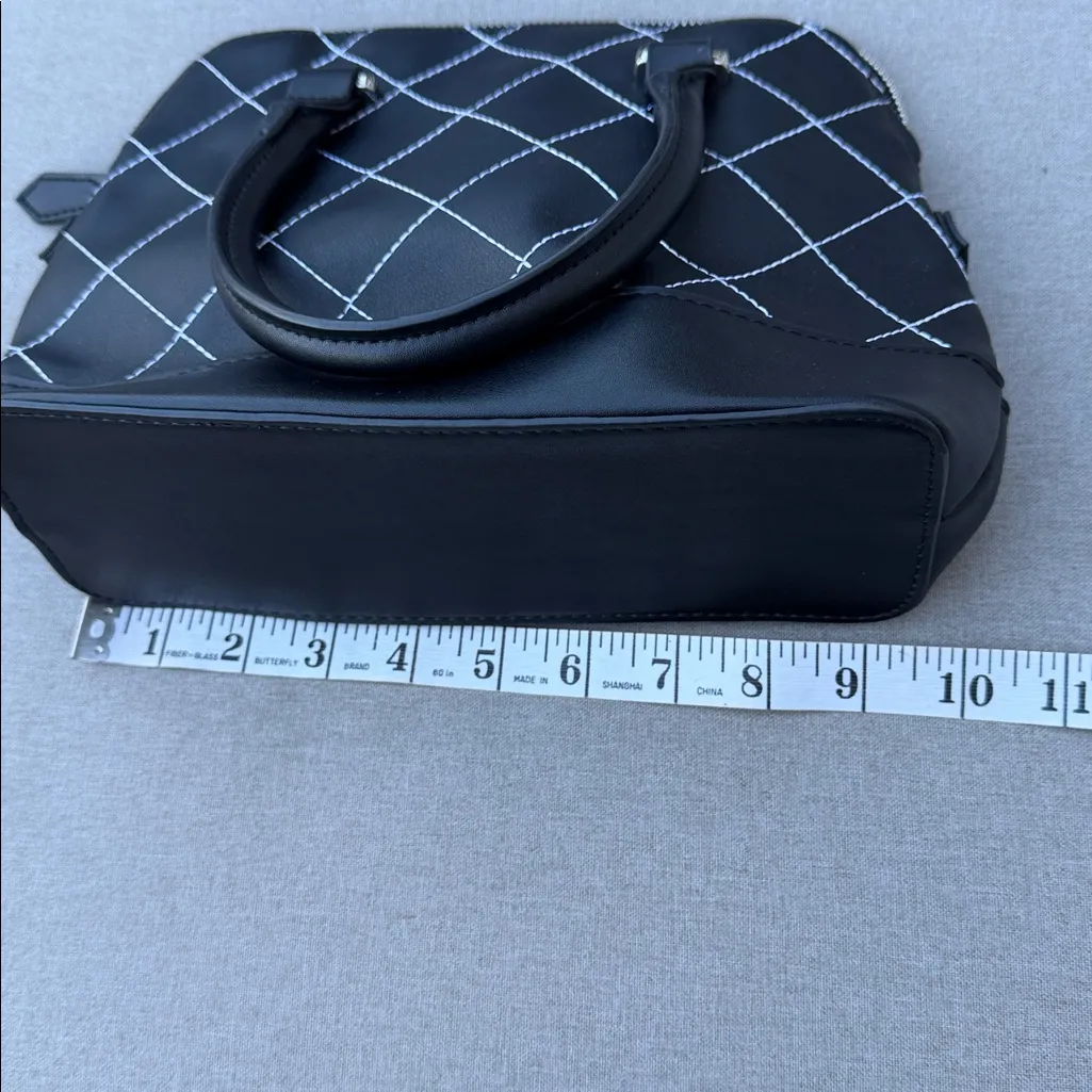 Steve Madden Black & White Satchel purse - Image 8