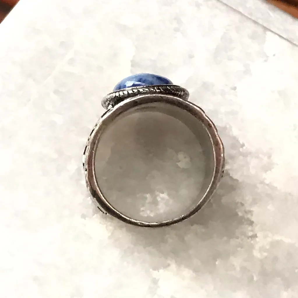 Premier Designs Silver Tone Blue Stone Ring 6.75 - Image 8