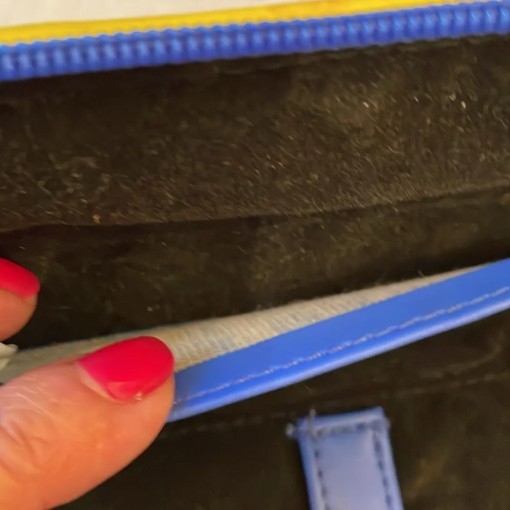 Guess  case - Image 3