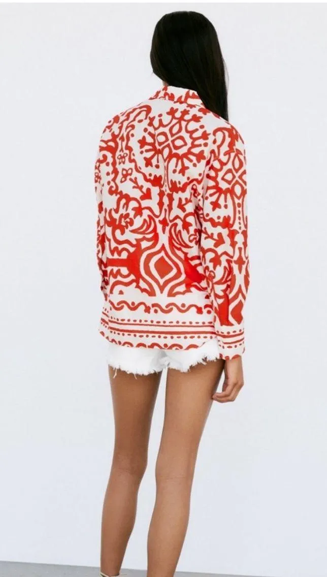 Medium  graphic print button up top - Image 3