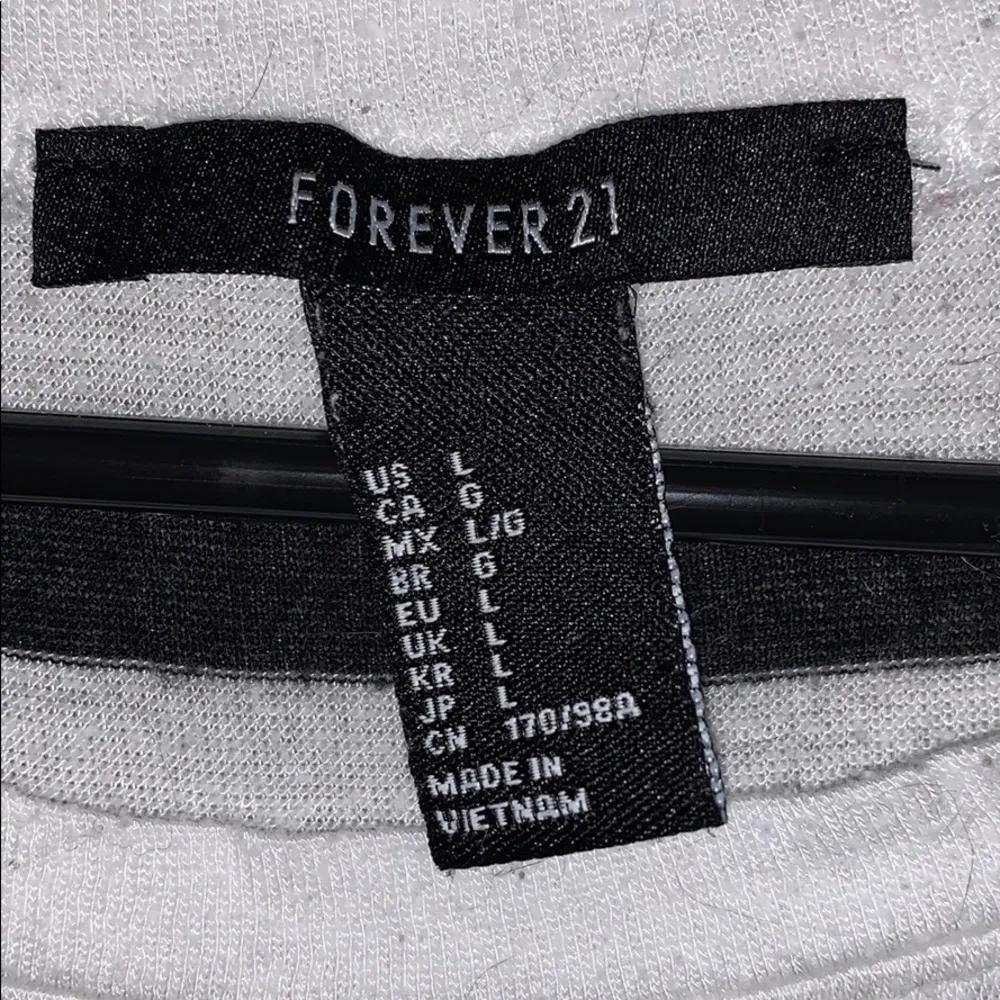 Forever 21 Striped T-Shirt in Size Large - Image 2