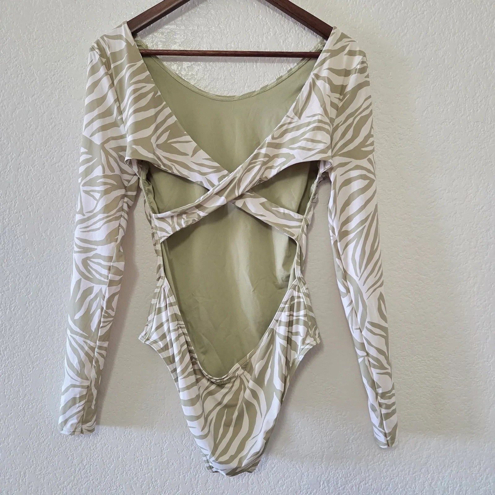 Billabong Long Sleeve Swim Bodysuit Zebra Green White Cross Back XL - Image 2