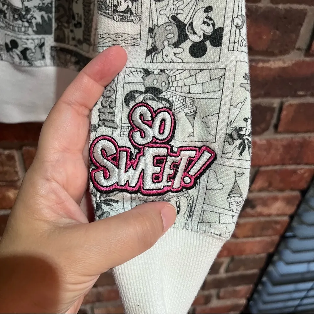 Disney parks womens Mickey mouse comic print full zip jacket black/pink XS - Image 4