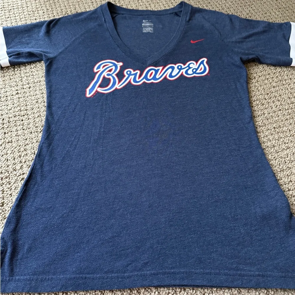 Nike MLB Atlanta Braves Women’s V-neck Top Size Medium - Image 2