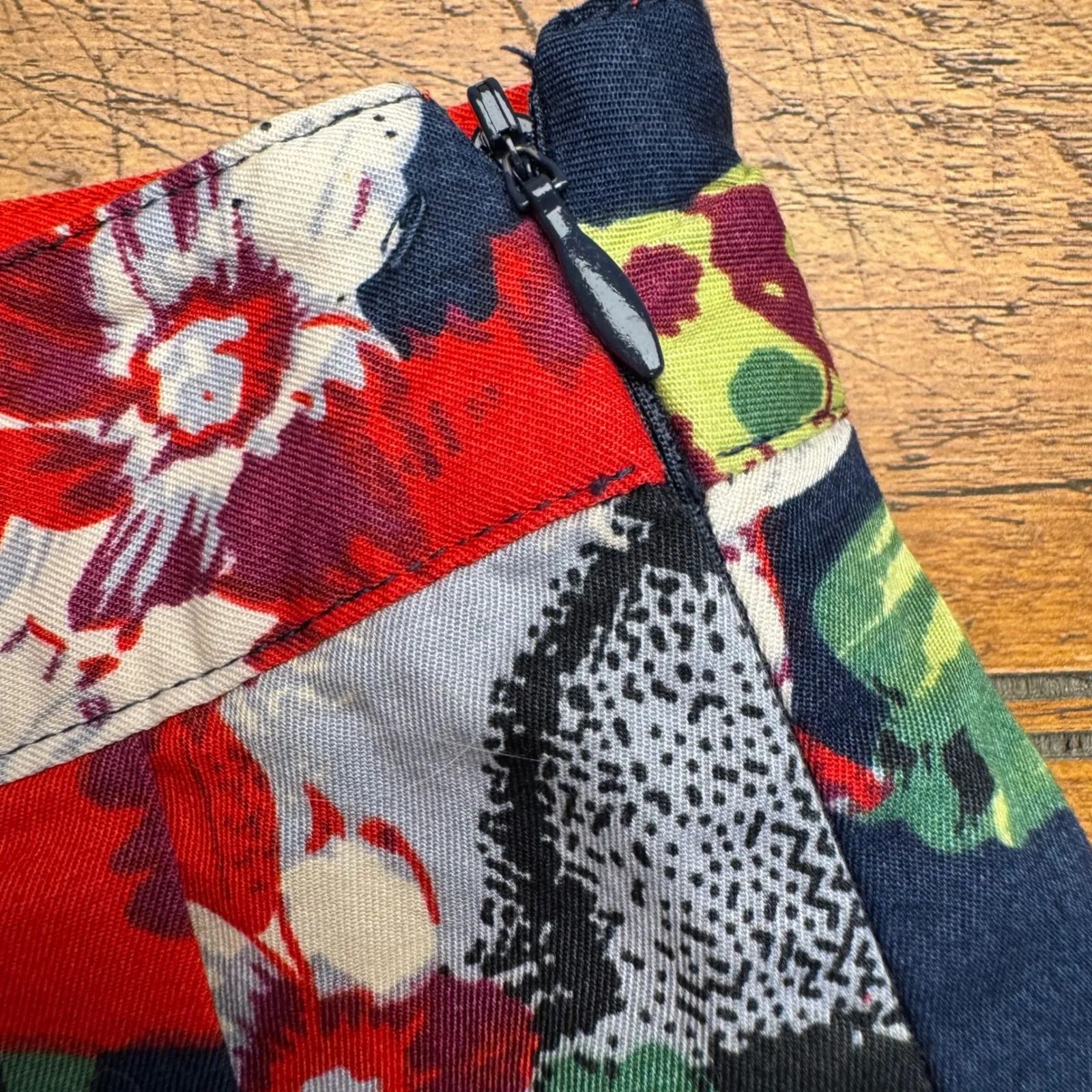 GO International Pleated Floral Print Skirt Navy‎ Red Yellow Women's Size 1 Blue - Image 5