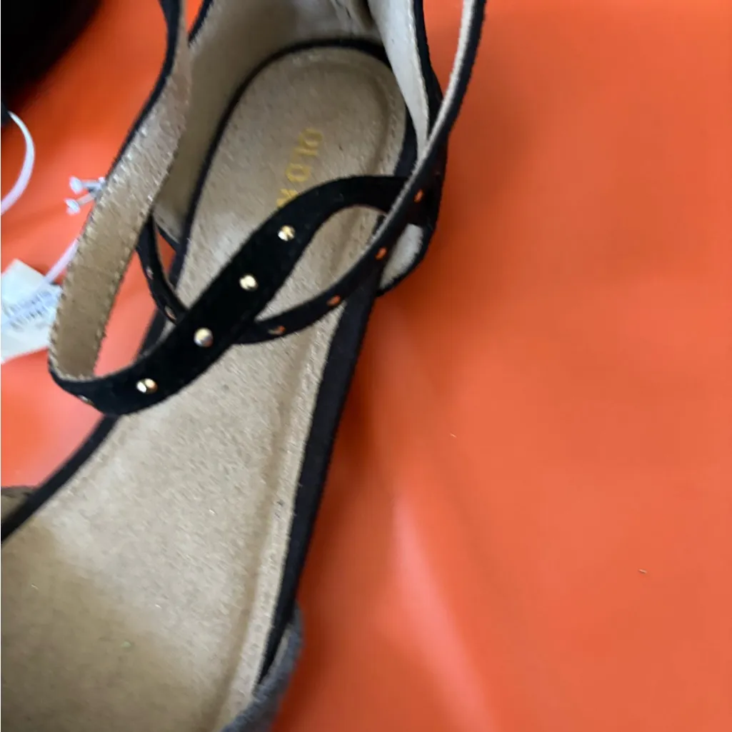 Old Navy Black and Gray Pointed Heels - Image 2