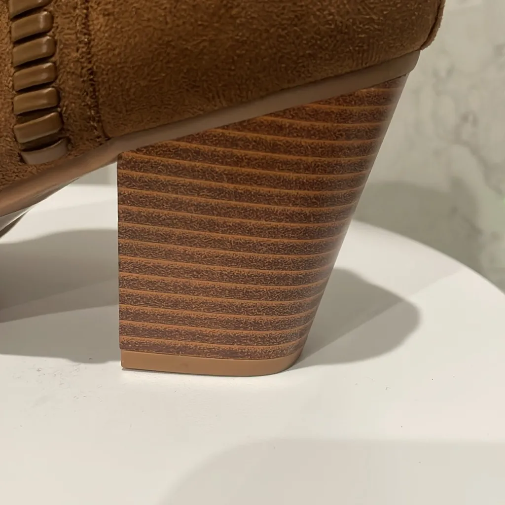 New! DV8 Dolce Vita Women's
Jace Dune Suede Zipper Ankle Bootie Block Heel Sz 11 Brown - Image 4