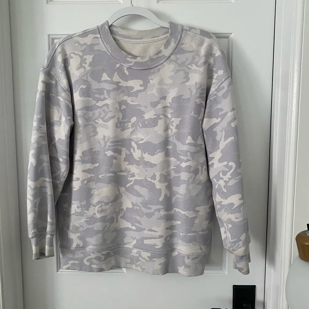 Lululemon Perfectly Oversized Crew - Image 2