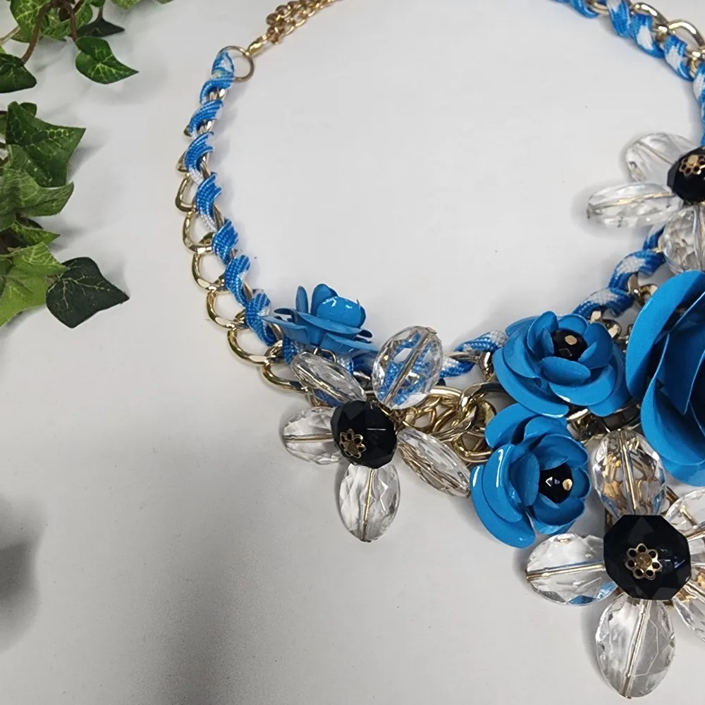 Boho Acrylic and Metal Blue Flower Necklace Earrings Set New - Image 4