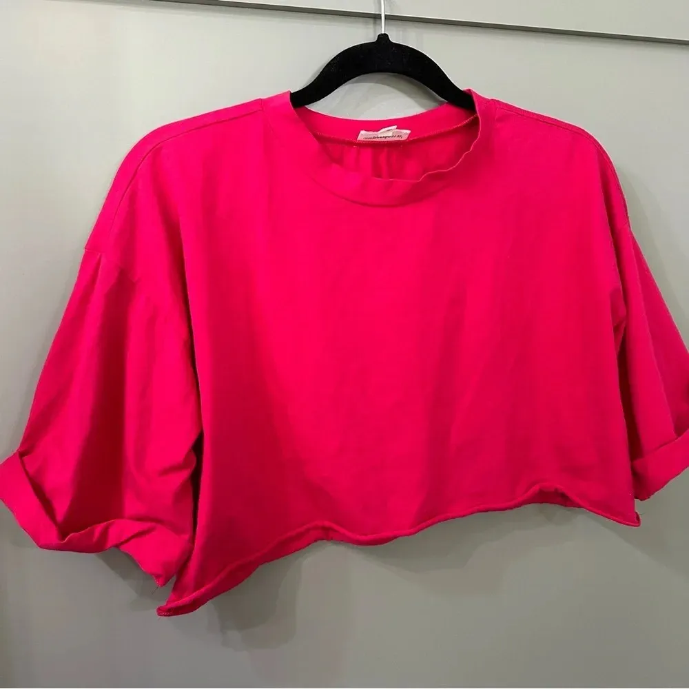 Superdown Candice Crop Top in Hot Pink Raw Hem Cropped Size Medium - Image 3