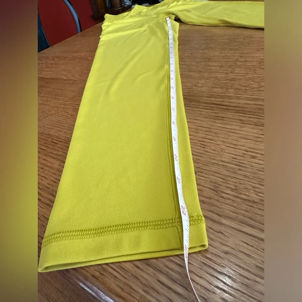 OFFLINE By  Real Me Smocked Legging size medium chartreuse - Image 8