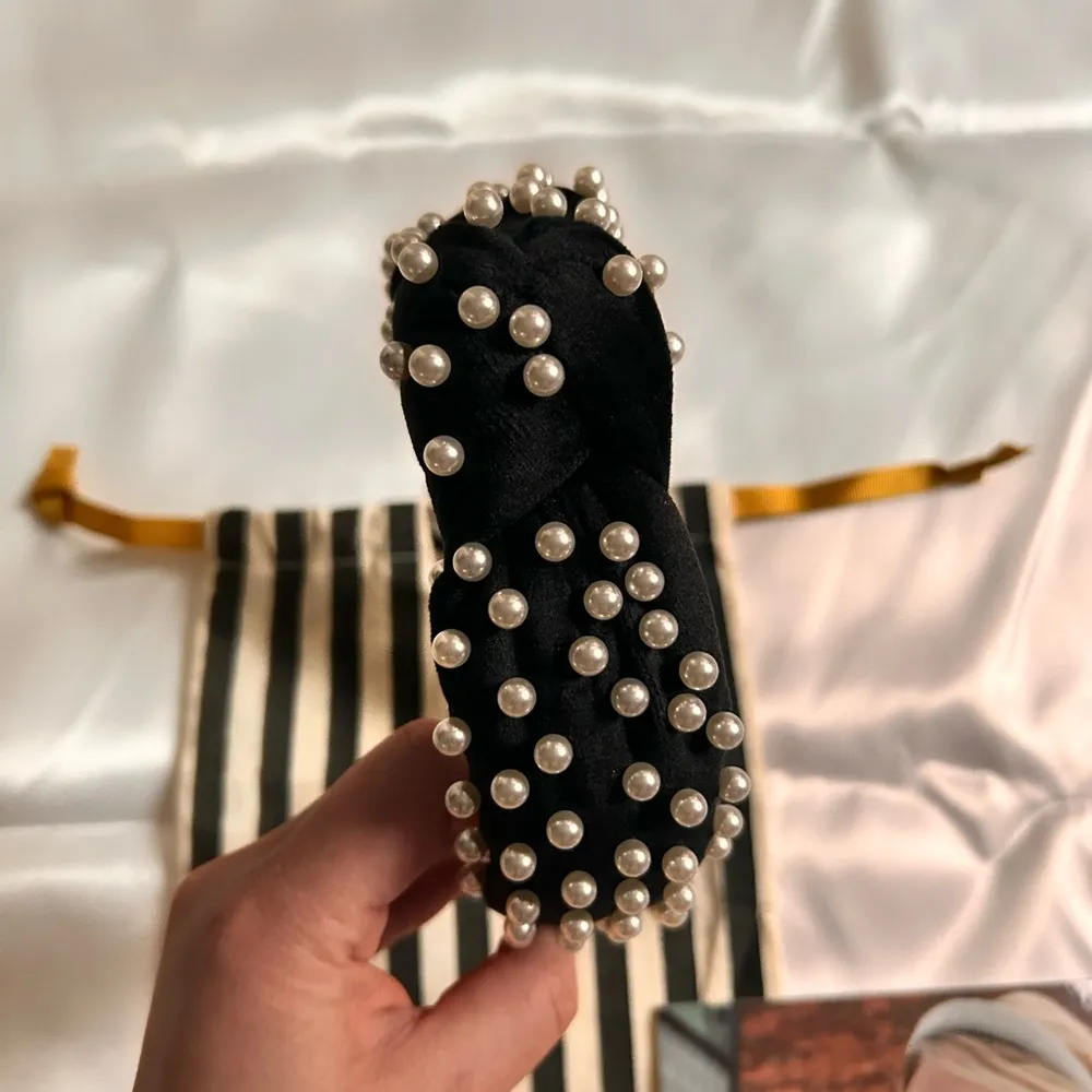 Black Headband with Pearls - Image 5