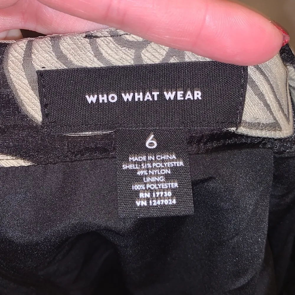 Who What Wear  black floral rose pleated a-Line shirt - Image 7