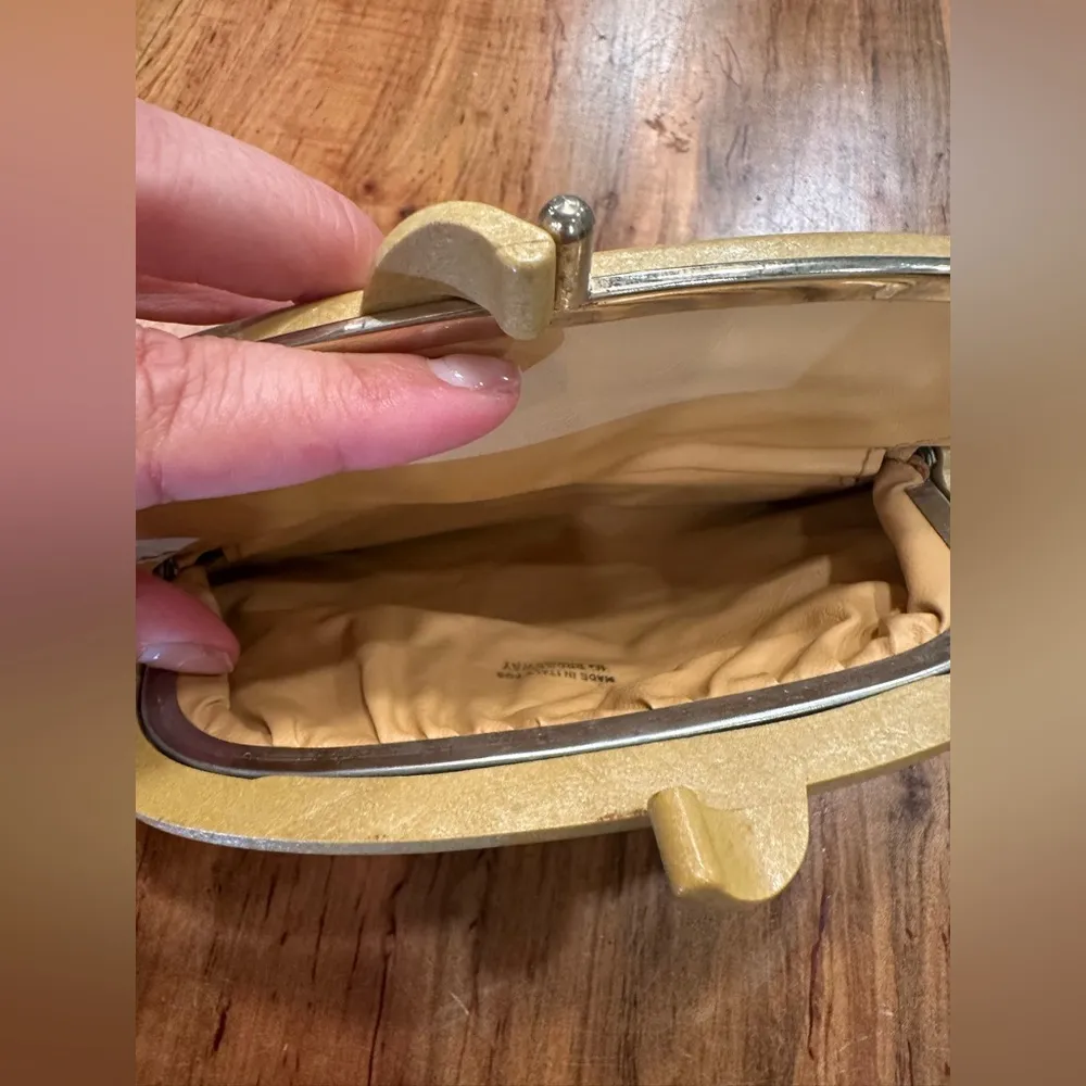 Vintage Tan Clutch with Structured Frame and Ruched Design - Image 5